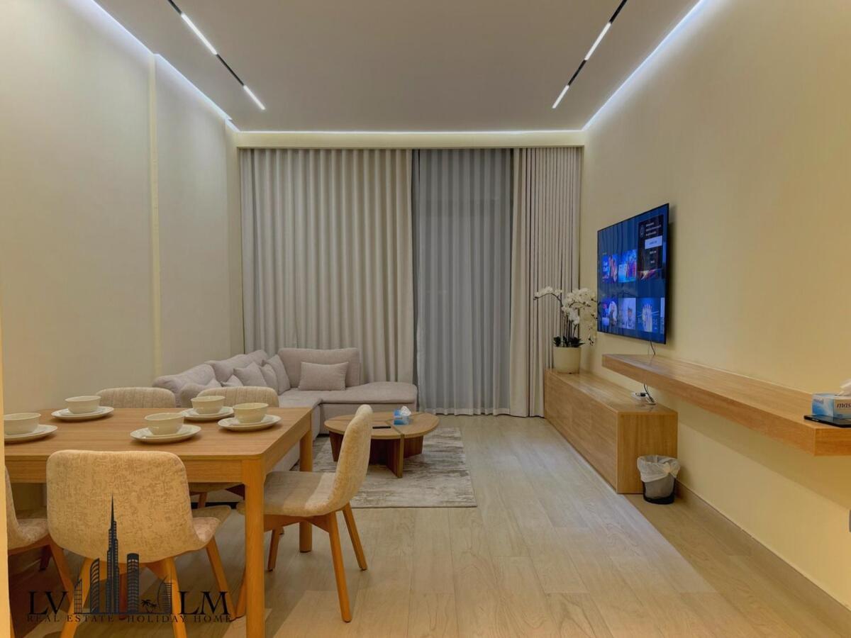 Apartment 1 Bedroom In Azizi Riviera 17 *